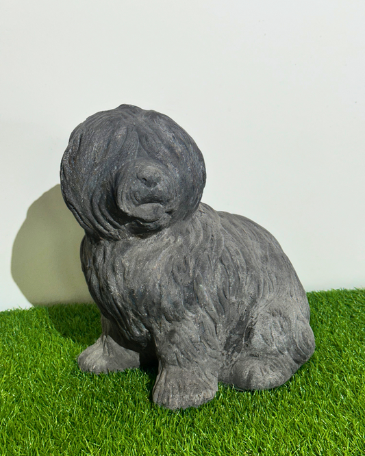 Gartenfigur Hund „Lotte der Zottelhund" – Handgefertigte Hundeskulptur aus Beton | Wetterfest | Lumoa