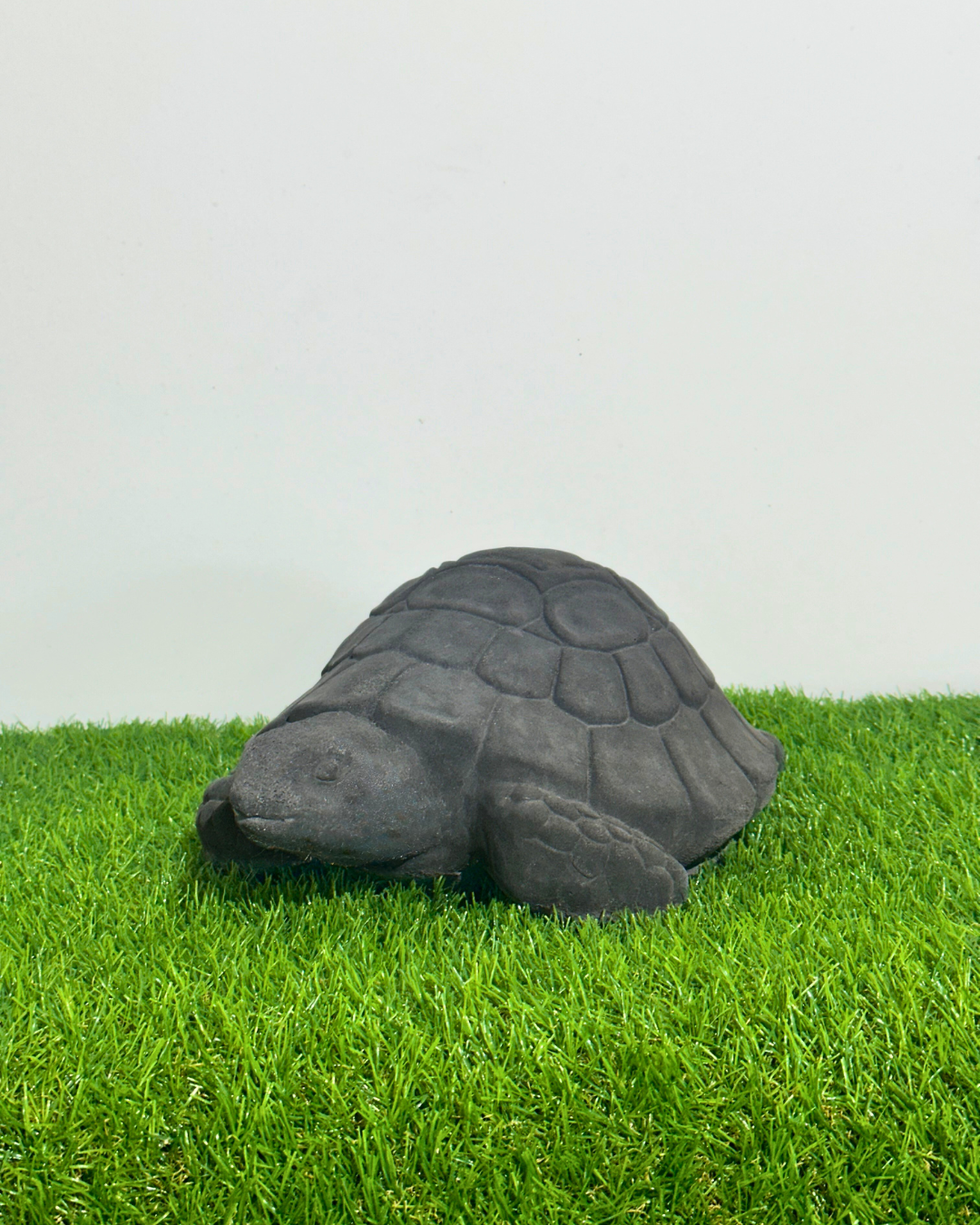 Gartenskulptur „Tilda die Schildkröte“ – Ruhe. Stärke. Charme.