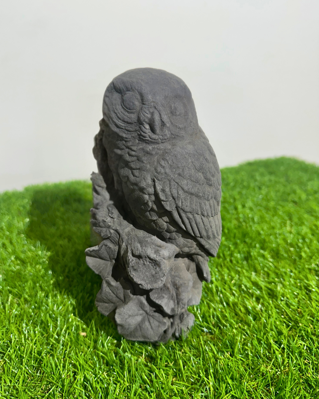 Gartenfigur „Elli die Eule“ – Wächterin der Stille