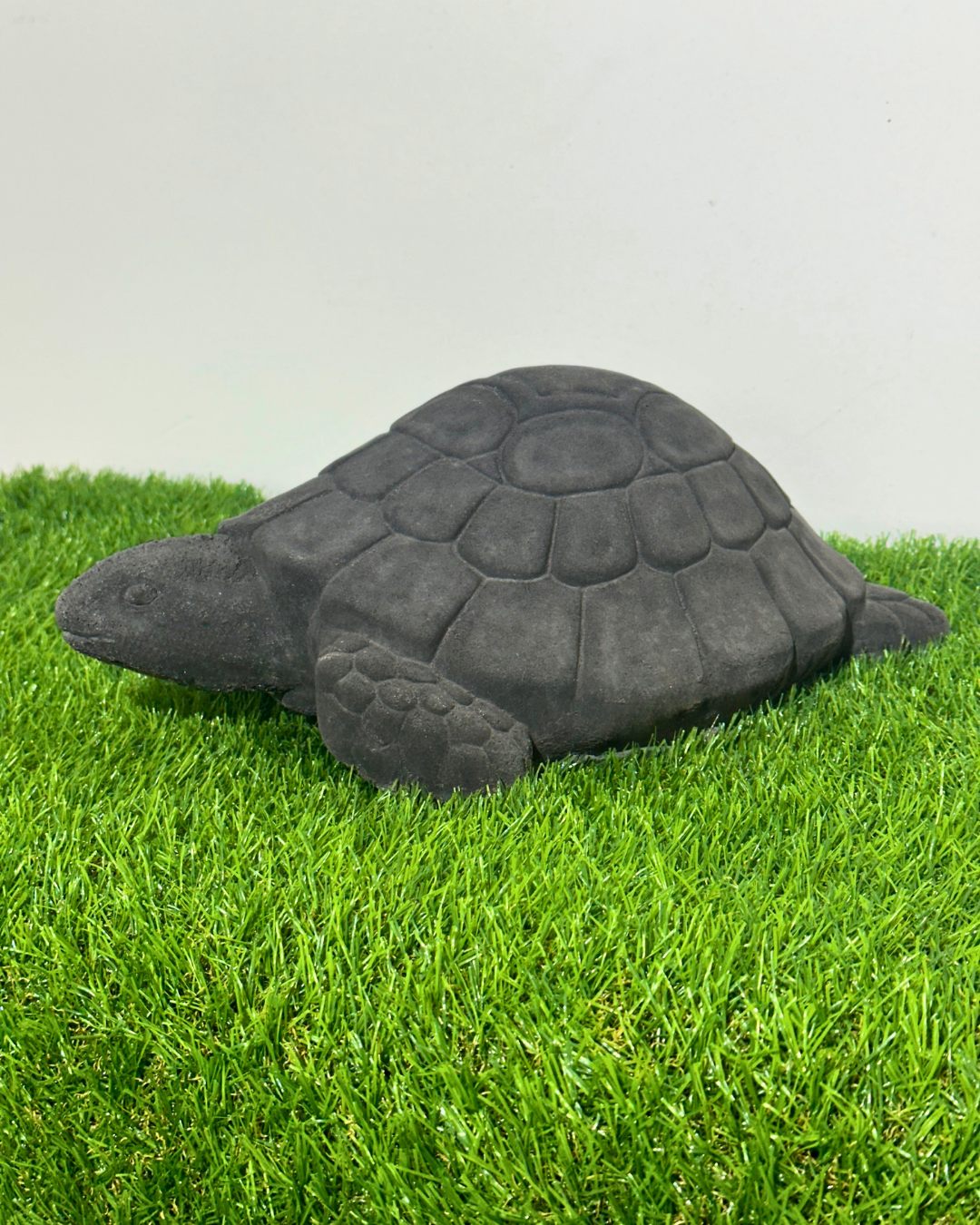 Gartenskulptur „Tilda die Schildkröte“ – Ruhe. Stärke. Charme.