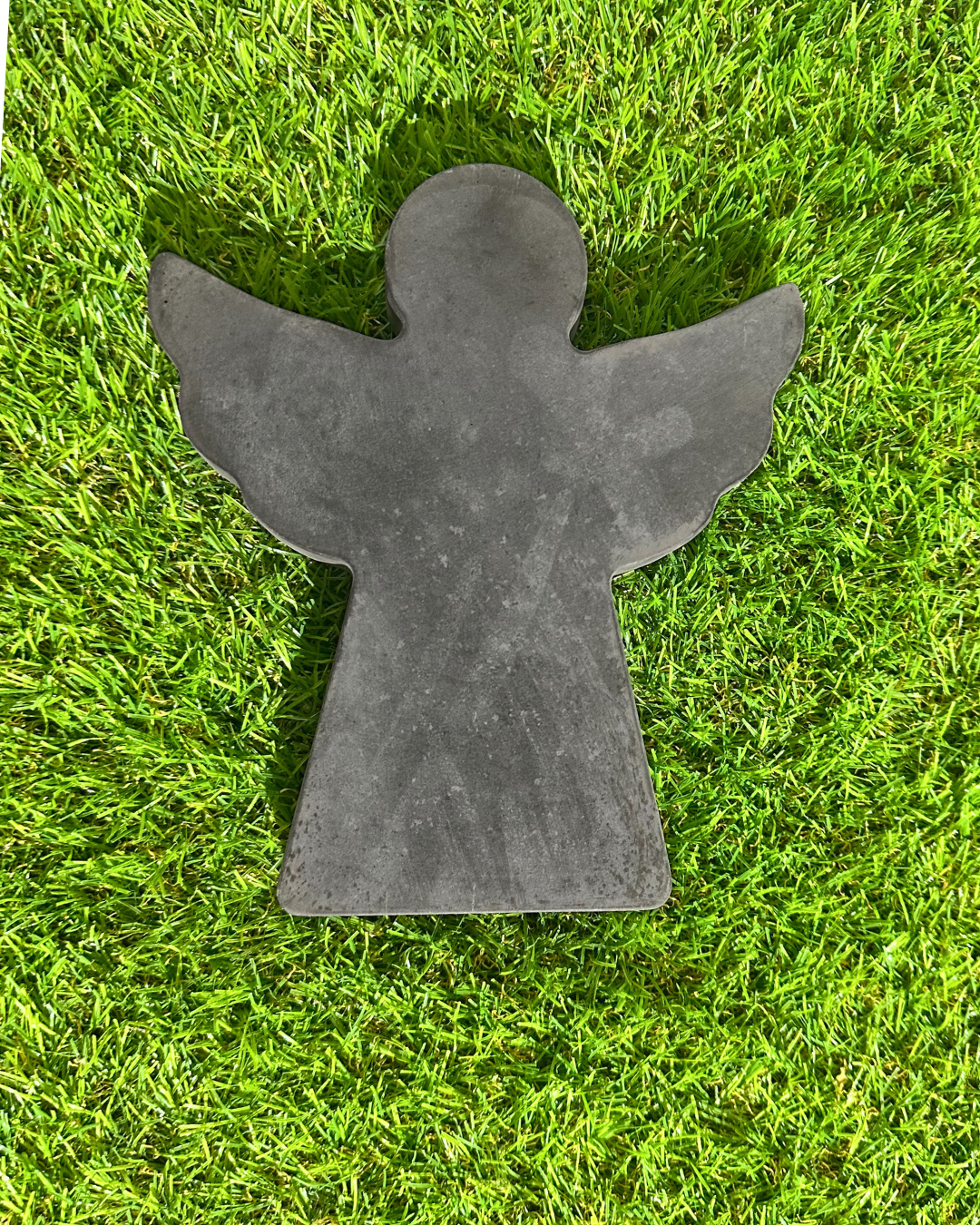 Gartenengel „Lichtwächter“ – Ein stiller Schutz in jeder Jahreszeit