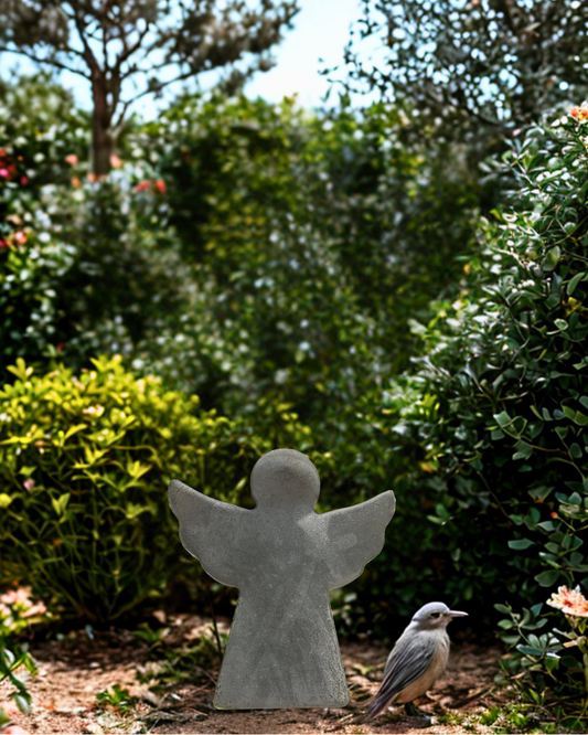 Gartenengel „Lichtwächter“ – Ein stiller Schutz in jeder Jahreszeit