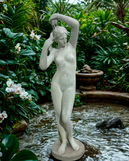 Gartenskulptur „Venus der Stille“ – Zeitlose Eleganz in Stein gemeißelt